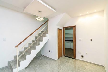 Sala de casa de condomínio para alugar com 2 quartos, 71m² em Irajá, Rio de Janeiro