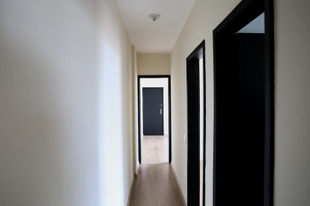 Corredor de apartamento para alugar com 2 quartos, 60m² em Floresta, Belo Horizonte