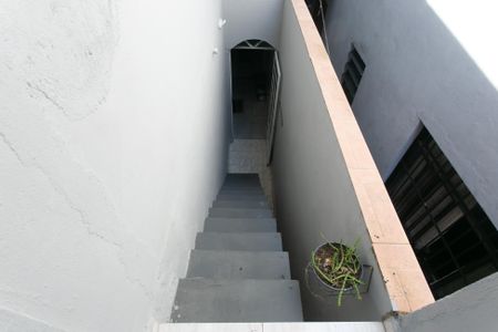 Casa para alugar com 90m², 1 quarto e sem vagaEscada - Entrada 