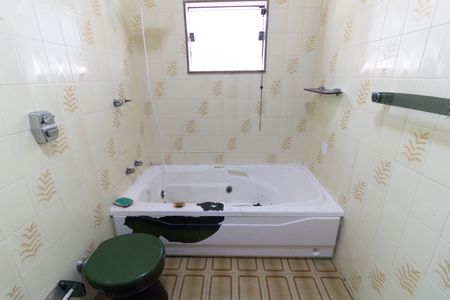 Casa à venda com 976m², 3 quartos e 2 vagasBanheiro da Suíte