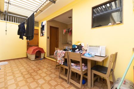 Casa à venda com 976m², 3 quartos e 2 vagasQuintal