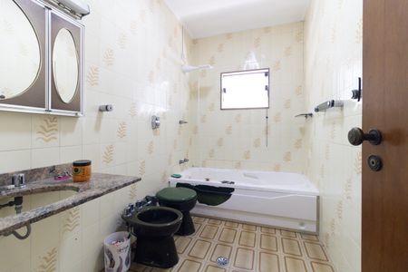 Casa à venda com 976m², 3 quartos e 2 vagasBanheiro da Suíte