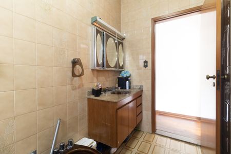 Casa à venda com 976m², 3 quartos e 2 vagasBanheiro social