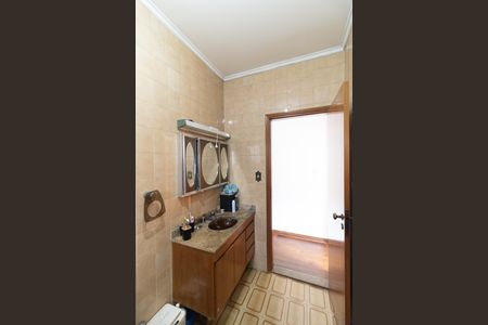 Casa à venda com 976m², 3 quartos e 2 vagasBanheiro social