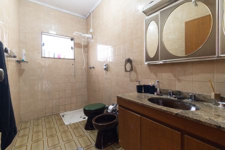 Casa à venda com 976m², 3 quartos e 2 vagasBanheiro social