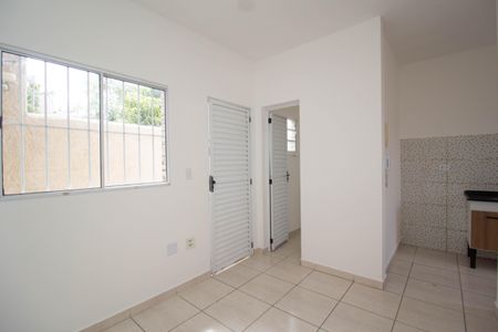 Sala de casa para alugar com 2 quartos, 65m² em Vila Mangalot, São Paulo