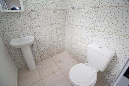 Casa para alugar com 65m², 2 quartos e sem vaga Casa para alugar com 65m², 2 quartos e sem vagaBanheiro