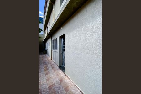 Casa para alugar com 60m², 2 quartos e 1 vagaÁrea externa