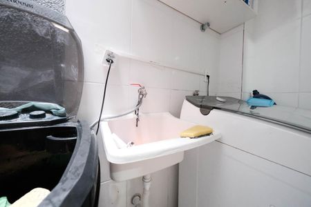 Casa de condomínio à venda com 65m², 2 quartos e 1 vagaÁrea de Serviço