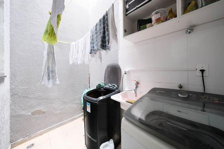 Casa de condomínio à venda com 65m², 2 quartos e 1 vagaÁrea de Serviço