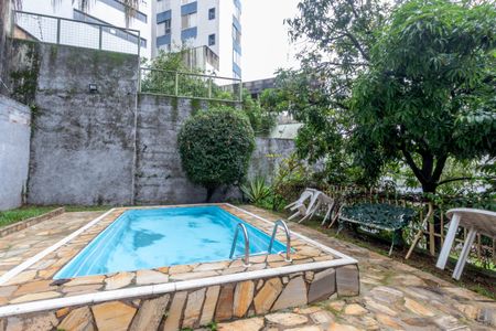 Apartamento à venda com 110m², 3 quartos e 2 vagas Apartamento à venda com 110m², 3 quartos e 2 vagasÁrea comum - Piscina