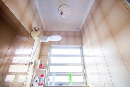 Casa à venda com 165m², 3 quartos e 2 vagas Casa à venda com 165m², 3 quartos e 2 vagasBanheiro social 1