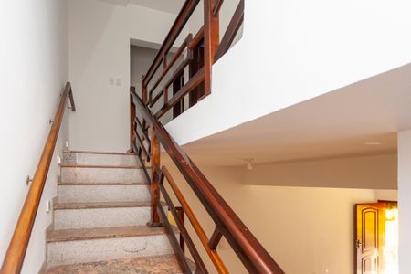 Casa para alugar com 198m², 4 quartos e 3 vagasEscada