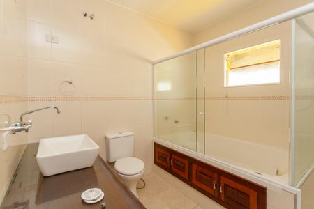 Casa para alugar com 198m², 4 quartos e 3 vagasBanheiro da Suíte