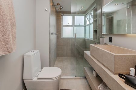 Apartamento à venda com 107m², 2 quartos e 2 vagasBanheiro da Suíte 1