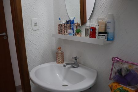 Casa de condomínio à venda com 110m², 2 quartos e 3 vagasBanheiro da Suíte 1