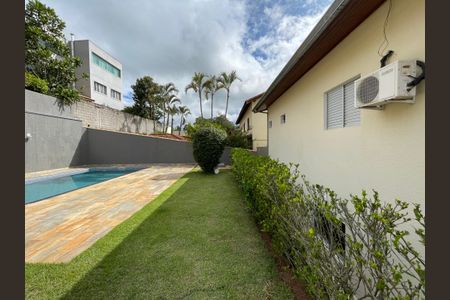 Casa de condomínio para alugar com 450m², 3 quartos e 3 vagasQuintal