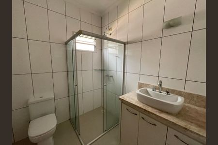 Casa de condomínio para alugar com 450m², 3 quartos e 3 vagasBanheiro Social