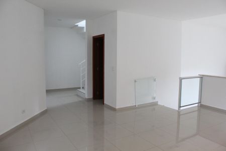 Casa de condomínio para alugar com 450m², 3 quartos e 3 vagasSala