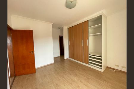 Casa de condomínio para alugar com 450m², 3 quartos e 3 vagasSuíte 3