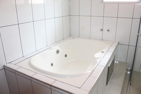 Casa de condomínio para alugar com 450m², 3 quartos e 3 vagasBanheiro da Suíte 2