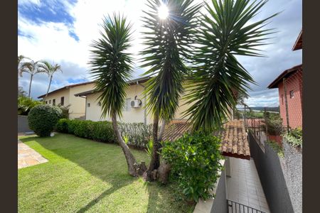 Casa de condomínio para alugar com 450m², 3 quartos e 3 vagasQuintal