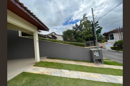 Casa de condomínio para alugar com 450m², 3 quartos e 3 vagasEntrada