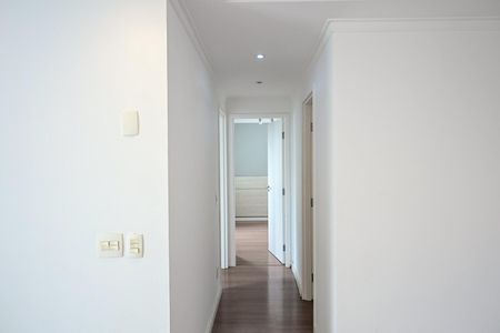 Corredor de apartamento para alugar com 2 quartos, 62m² em Vila Andrade, São Paulo