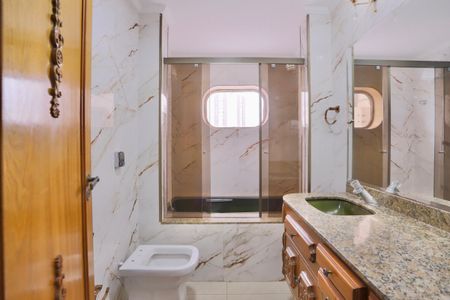 Apartamento para alugar com 280m², 4 quartos e 2 vagasBanheiro do Quarto 2