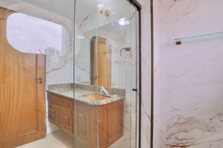 Apartamento para alugar com 280m², 4 quartos e 2 vagasBanheiro do Quarto 1