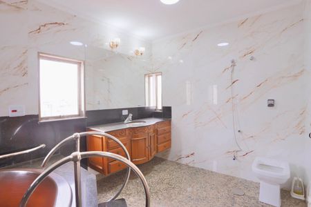 Apartamento para alugar com 280m², 4 quartos e 2 vagasBanheiro do Quarto 3