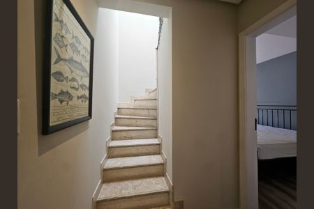 escada de apartamento para alugar com 2 quartos, 106m² em Rio Vermelho, Salvador