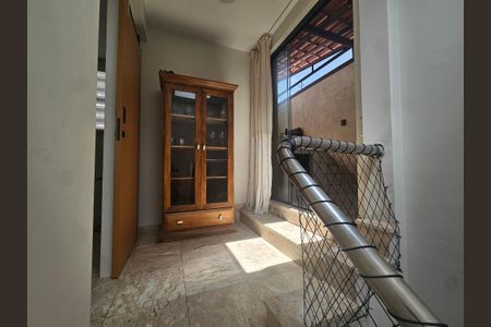 Apartamento para alugar com 106m², 2 quartos e 2 vagasescada