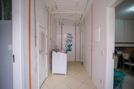 Casa de condomínio à venda com 257m², 5 quartos e 2 vagas Casa de condomínio à venda com 257m², 5 quartos e 2 vagasÁrea de Serviço