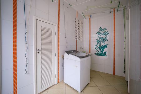 Casa de condomínio à venda com 257m², 5 quartos e 2 vagas Casa de condomínio à venda com 257m², 5 quartos e 2 vagasÁrea de Serviço