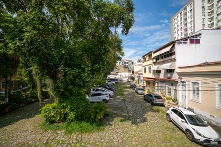Casa de condomínio à venda com 257m², 5 quartos e 2 vagas Casa de condomínio à venda com 257m², 5 quartos e 2 vagasQuarto 5 Vista