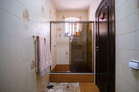 Casa de condomínio à venda com 257m², 5 quartos e 2 vagas Casa de condomínio à venda com 257m², 5 quartos e 2 vagasBanheiro Suite 1