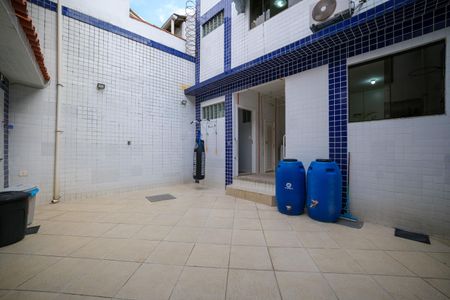 Casa de condomínio à venda com 257m², 5 quartos e 2 vagas Casa de condomínio à venda com 257m², 5 quartos e 2 vagasQuintal