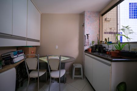 Casa de condomínio à venda com 257m², 5 quartos e 2 vagas Casa de condomínio à venda com 257m², 5 quartos e 2 vagasCozinha 2