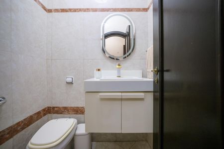 Casa de condomínio à venda com 257m², 5 quartos e 2 vagas Casa de condomínio à venda com 257m², 5 quartos e 2 vagasLavabo