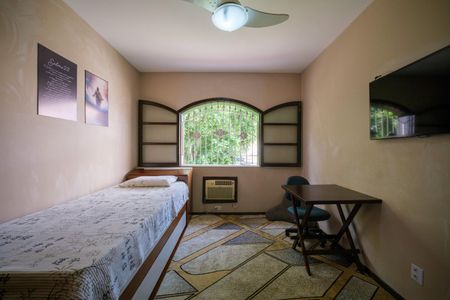 Casa de condomínio à venda com 257m², 5 quartos e 2 vagas Casa de condomínio à venda com 257m², 5 quartos e 2 vagasQuarto 4