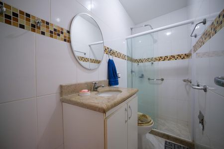 Casa de condomínio à venda com 257m², 5 quartos e 2 vagas Casa de condomínio à venda com 257m², 5 quartos e 2 vagasBanheiro de Serviço