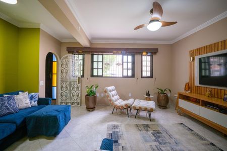 Casa de condomínio à venda com 257m², 5 quartos e 2 vagas Casa de condomínio à venda com 257m², 5 quartos e 2 vagasSala