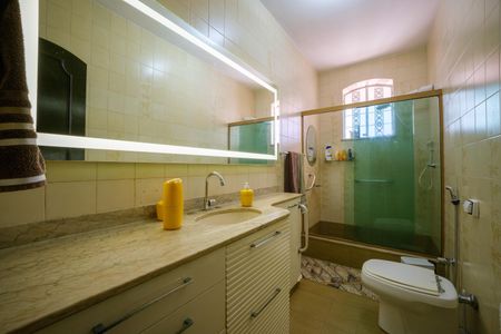 Casa de condomínio à venda com 257m², 5 quartos e 2 vagas Casa de condomínio à venda com 257m², 5 quartos e 2 vagasBanheiro Social