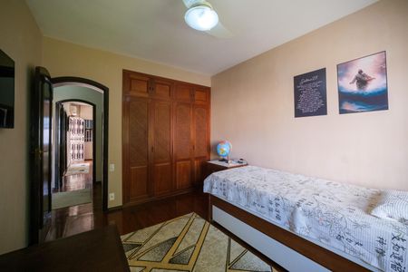 Casa de condomínio à venda com 257m², 5 quartos e 2 vagas Casa de condomínio à venda com 257m², 5 quartos e 2 vagasQuarto 4