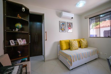 Casa de condomínio à venda com 257m², 5 quartos e 2 vagas Casa de condomínio à venda com 257m², 5 quartos e 2 vagasQuarto Suite 2