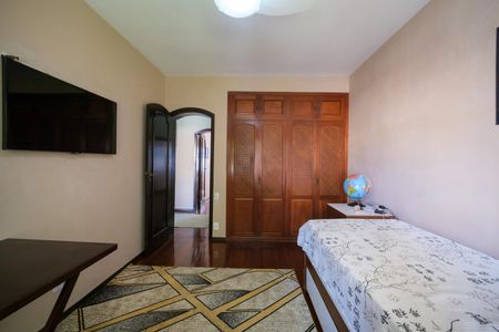 Casa de condomínio à venda com 257m², 5 quartos e 2 vagas Casa de condomínio à venda com 257m², 5 quartos e 2 vagasQuarto 4