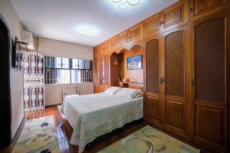 Casa de condomínio à venda com 257m², 5 quartos e 2 vagas Casa de condomínio à venda com 257m², 5 quartos e 2 vagasQuarto Suite 1