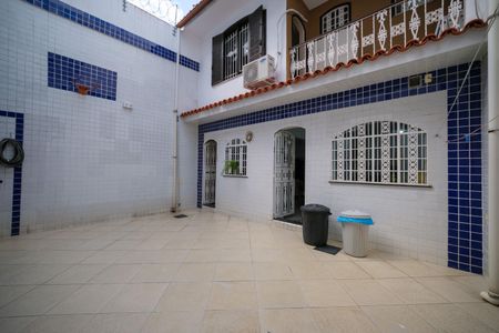 Casa de condomínio à venda com 257m², 5 quartos e 2 vagas Casa de condomínio à venda com 257m², 5 quartos e 2 vagasQuintal