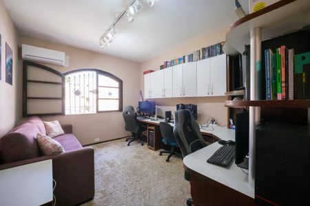 Casa de condomínio à venda com 257m², 5 quartos e 2 vagas Casa de condomínio à venda com 257m², 5 quartos e 2 vagasQuarto 5